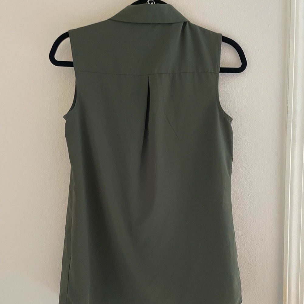Lowered! 💥 Women’s Target Merona Sleeveless Green Blouse - Picture 4 of 4